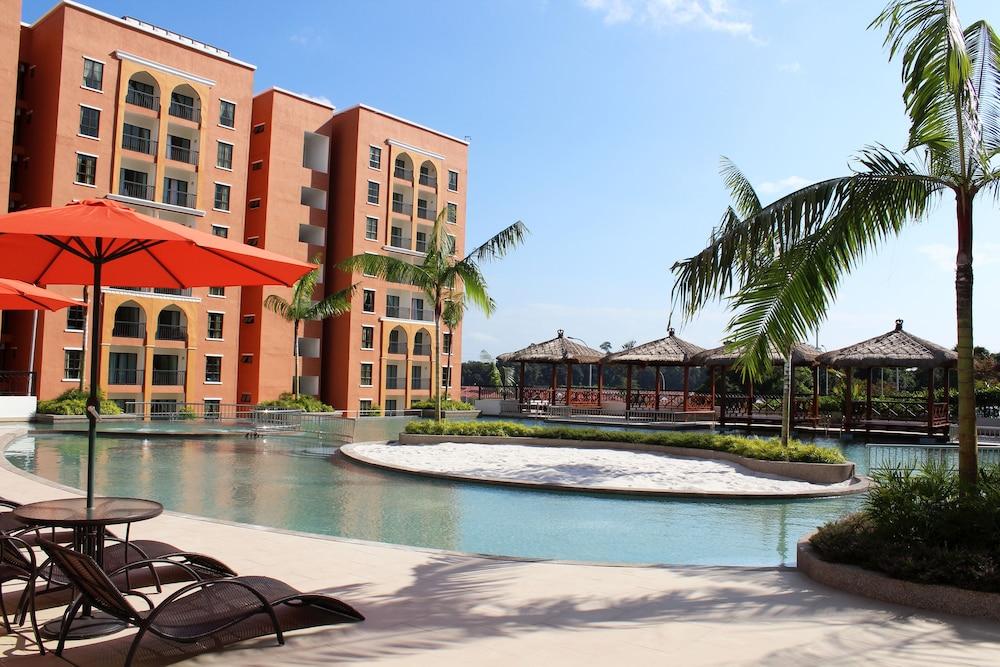 Arabian Bay Resort@ Bukit Gambang Resort City Eksteriør bilde